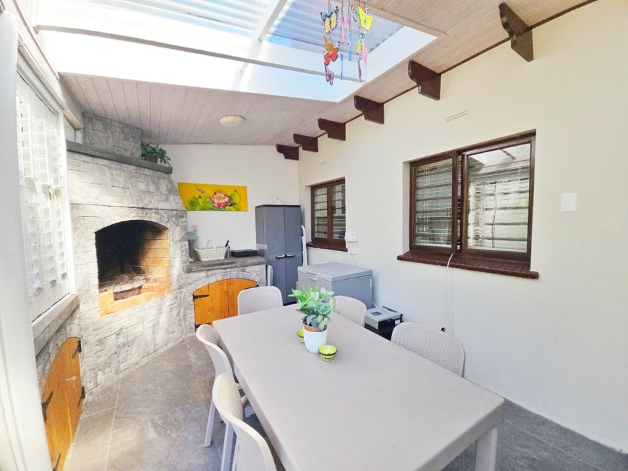 5 Bedroom Property for Sale in Kingfisher Creek Western Cape